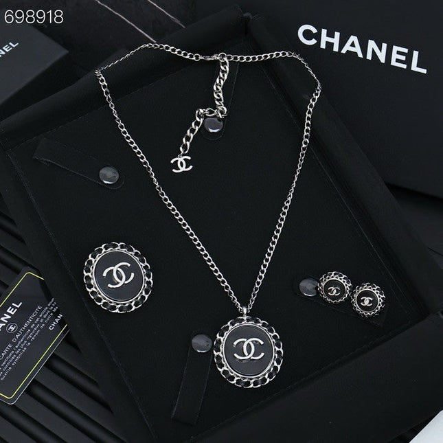 CC 25P STUD EARRINGS IN BLUE DENIM BLACK CALFSKIN-THREADED BUTTON