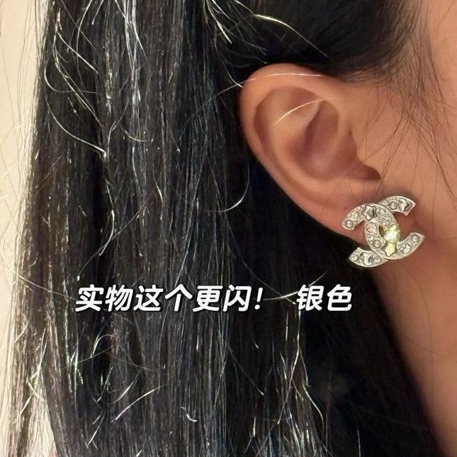 STUD EARRINGS IN SILVER METAL PEARLY WHITE AND CRYSTAL