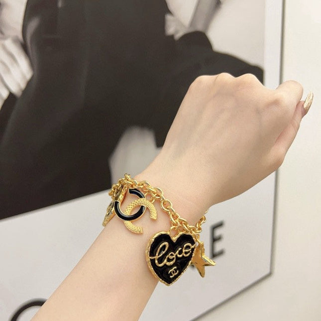 CC BRACELET IN GOLD PLATING CHAIN WITH MULTI CHARM