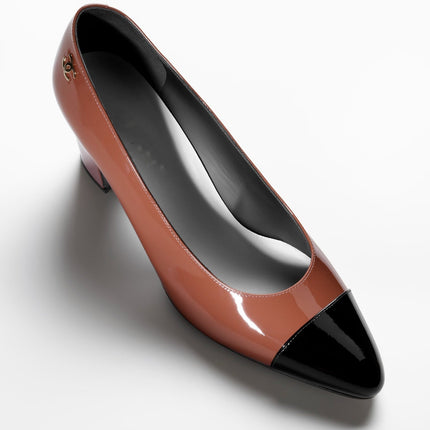 PUMPS LIGHT BROWN BLACK PATENT CALFSKIN