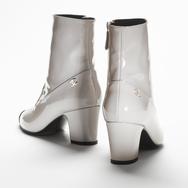 SHORT BOOTS LIGHT GRAY BLACK PATENT CALFSKIN