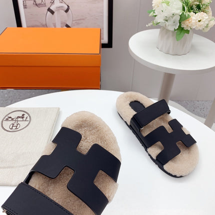 Chypre Sandal Beige shearling insole Black goatskin lining