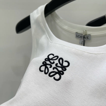 Round neck embroidered vest