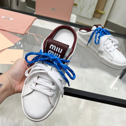 SNEAKER MULES IN WHITE CALFSKIN WHITE BLUE LACES