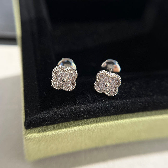 CLOVER MINI DIAMOND STUD EARRINGS